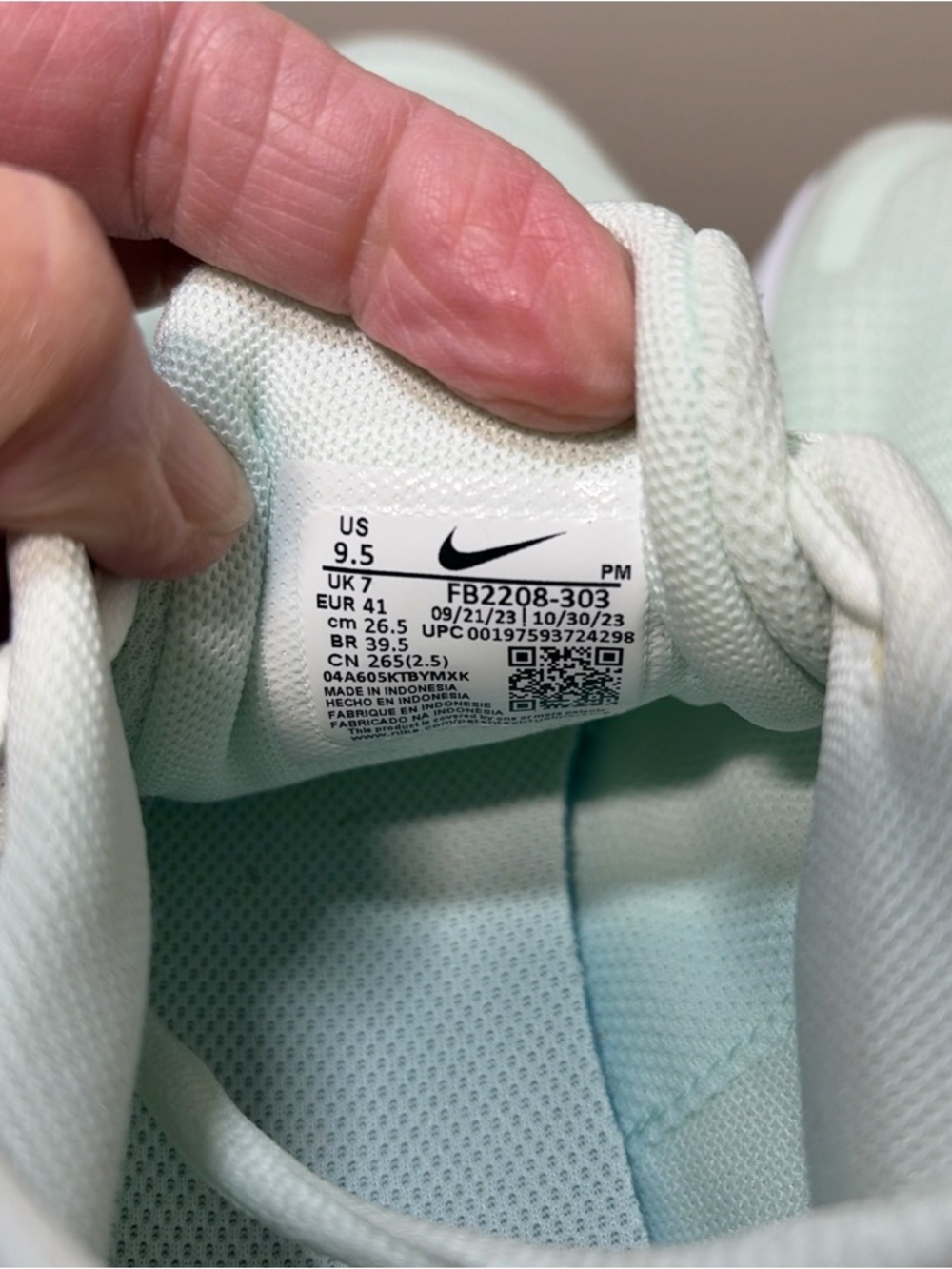 Nike Women’s Revolution 7 Shoe Sneakers Barely Green Wom 9.5 New - Picture 8 of 9